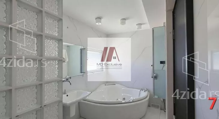 Četvoroiposoban stan | 4zida