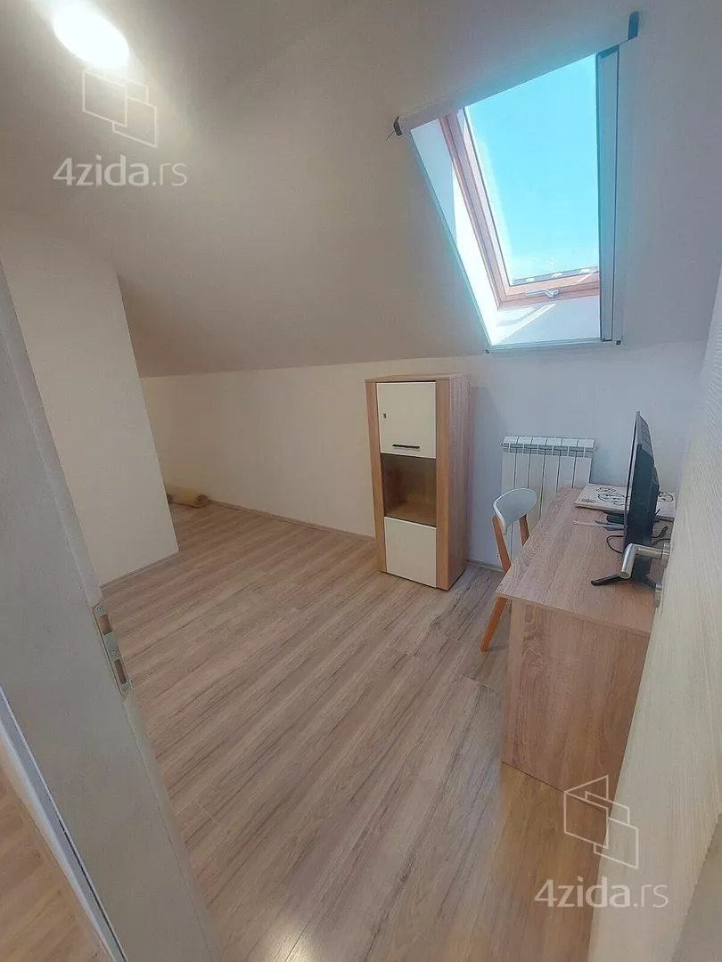 Četvoroiposoban stan | 4zida