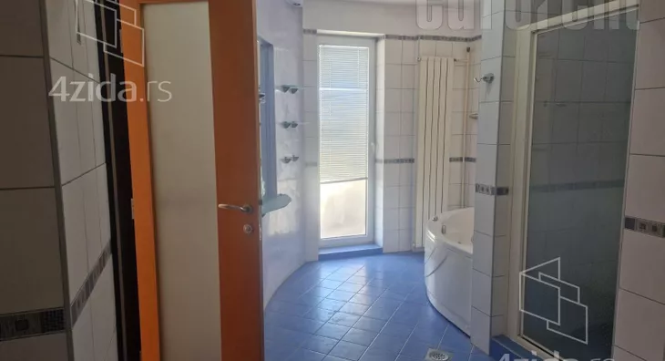 Šestosoban stan | 4zida