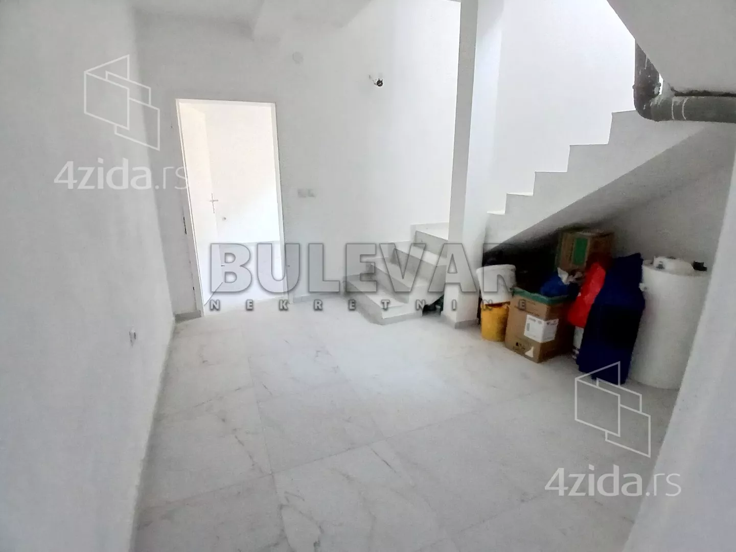 Lokal | 4zida
