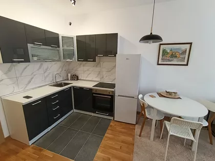Heroja Pinkija | 4zida.rs