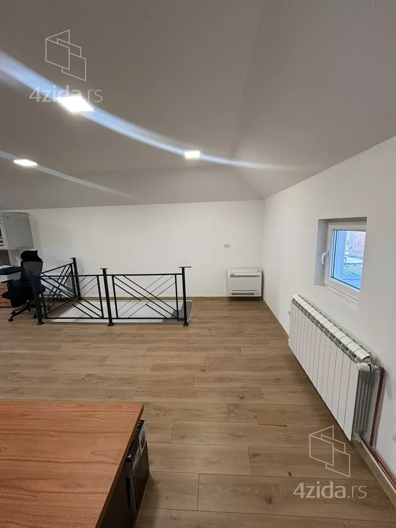 Poslovna zgrada | 4zida