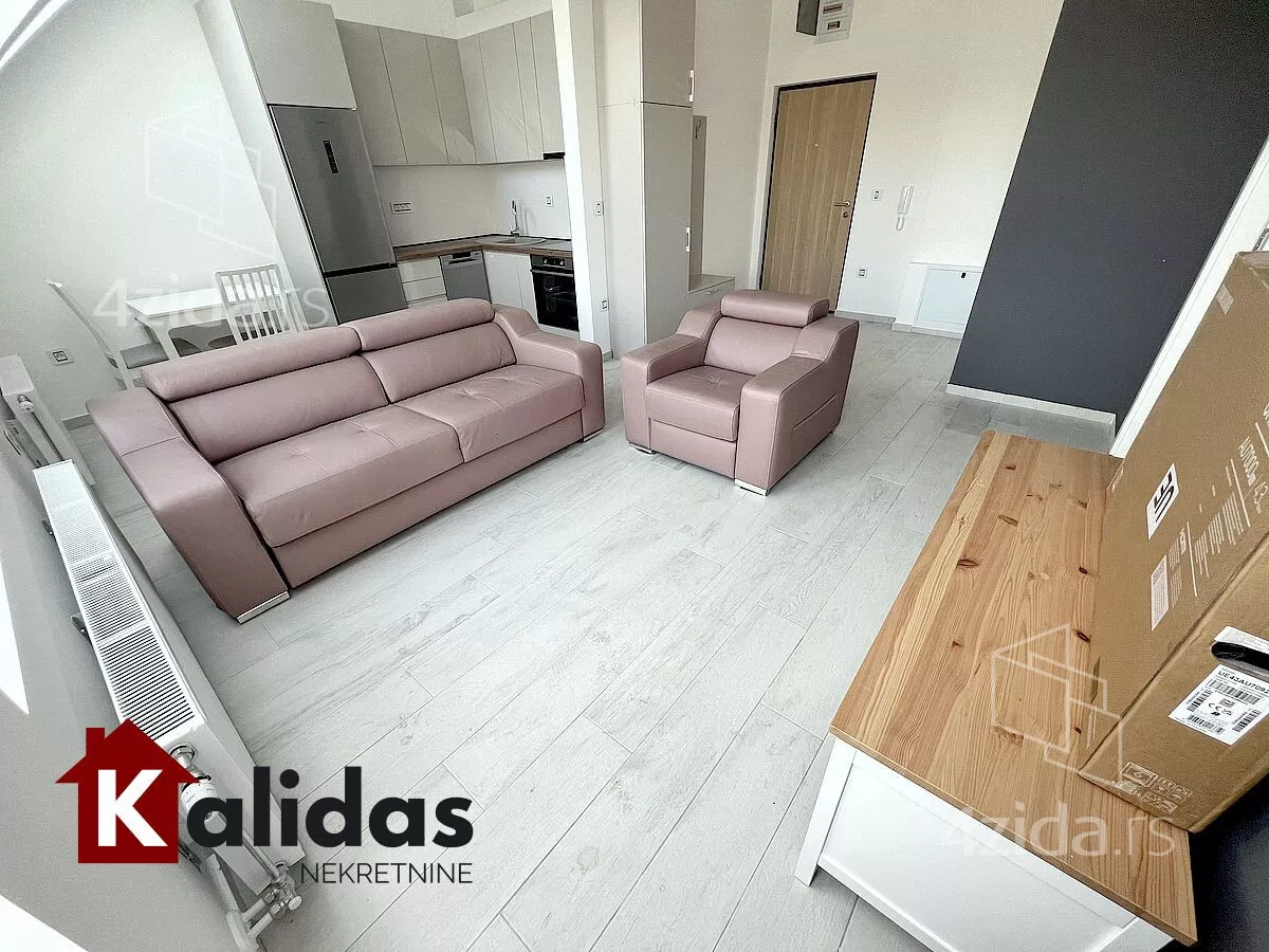 Šestosoban stan | 4zida