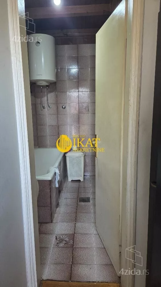 Šestosoban stan | 4zida