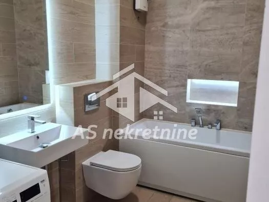 Šestosoban stan | 4zida