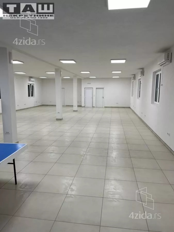 Poslovna zgrada | 4zida