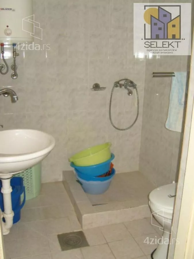 Troiposoban stan | 4zida