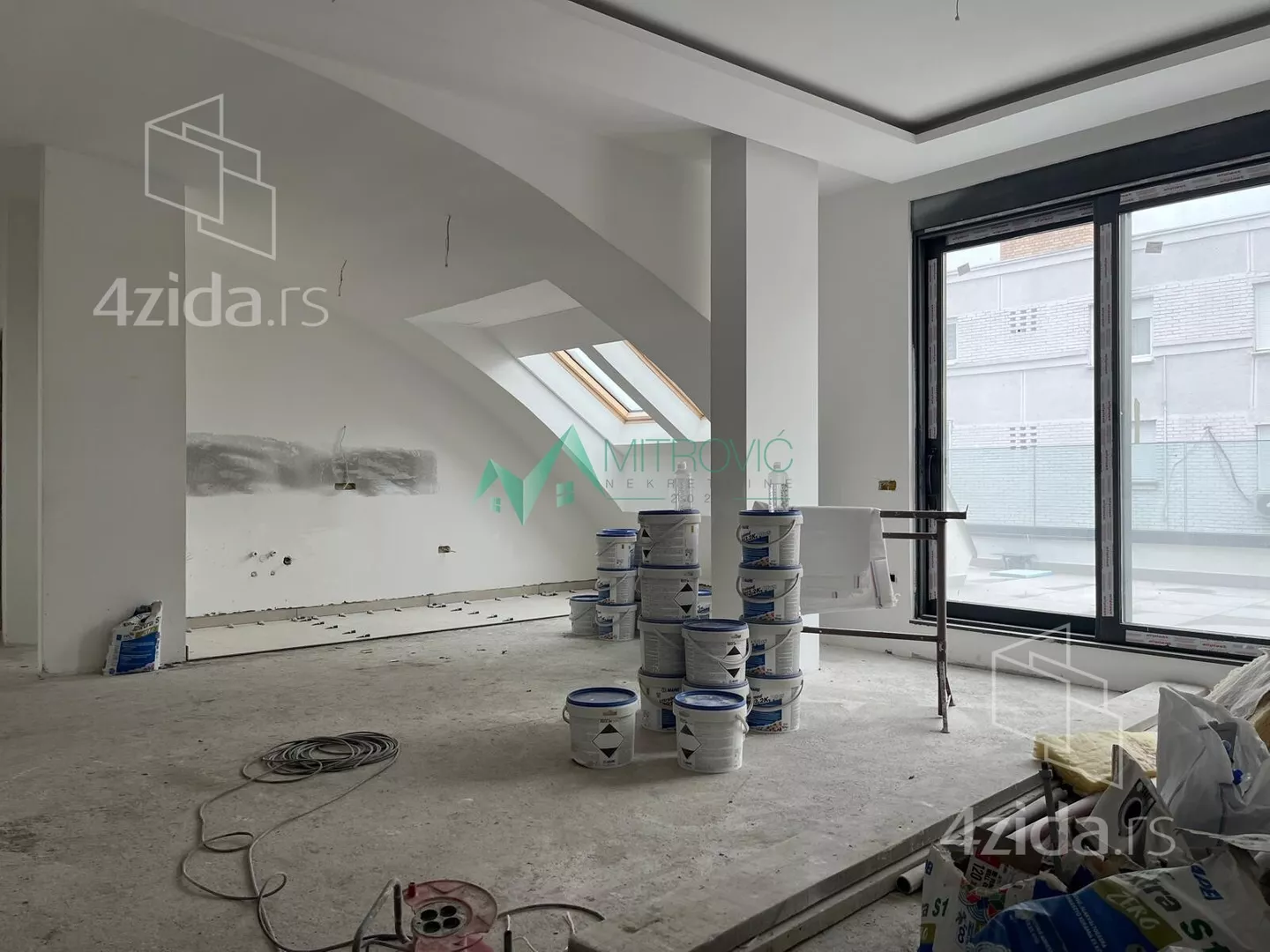 Četvoroiposoban stan | 4zida