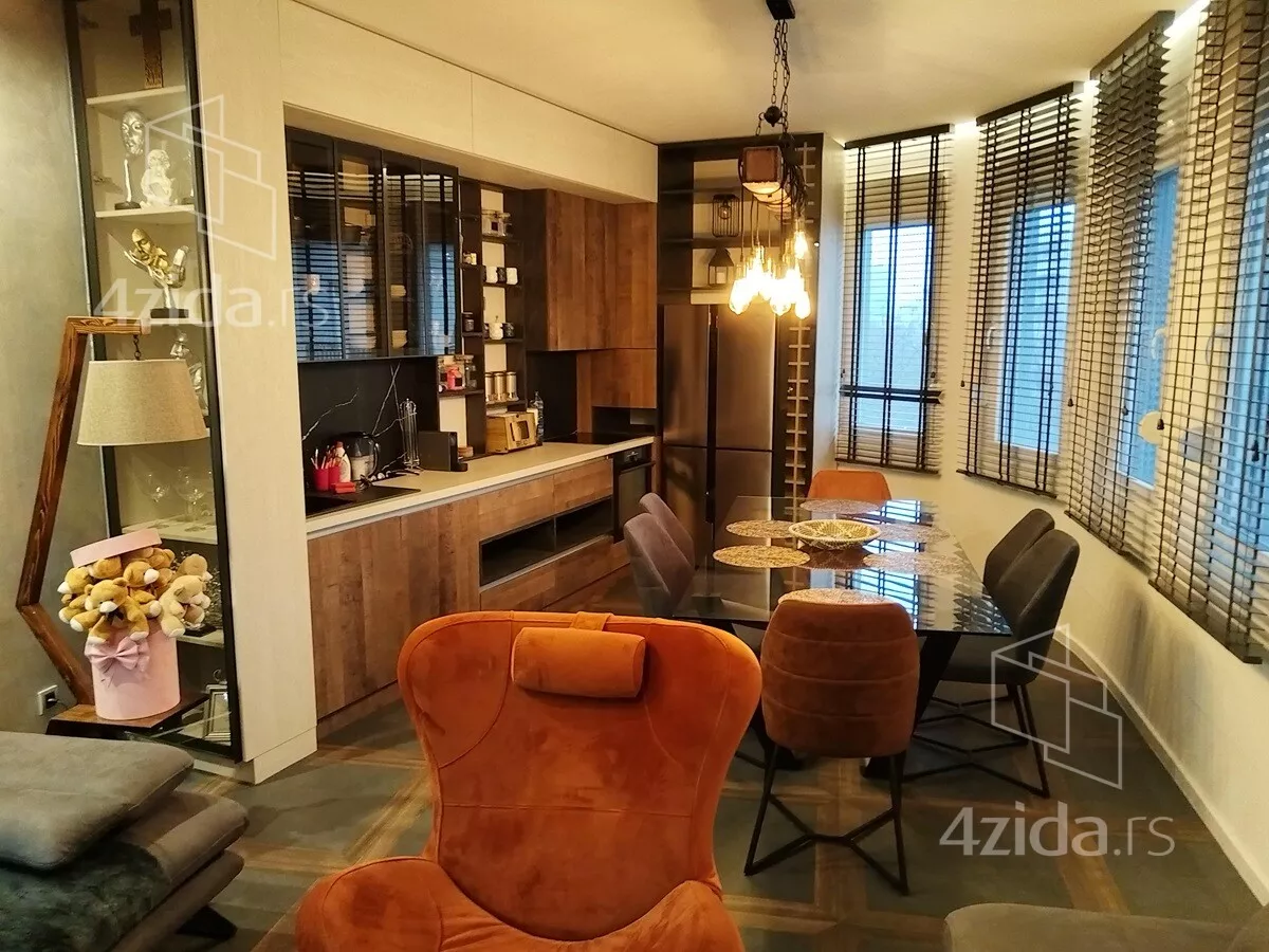 Četvorosoban stan | 4zida