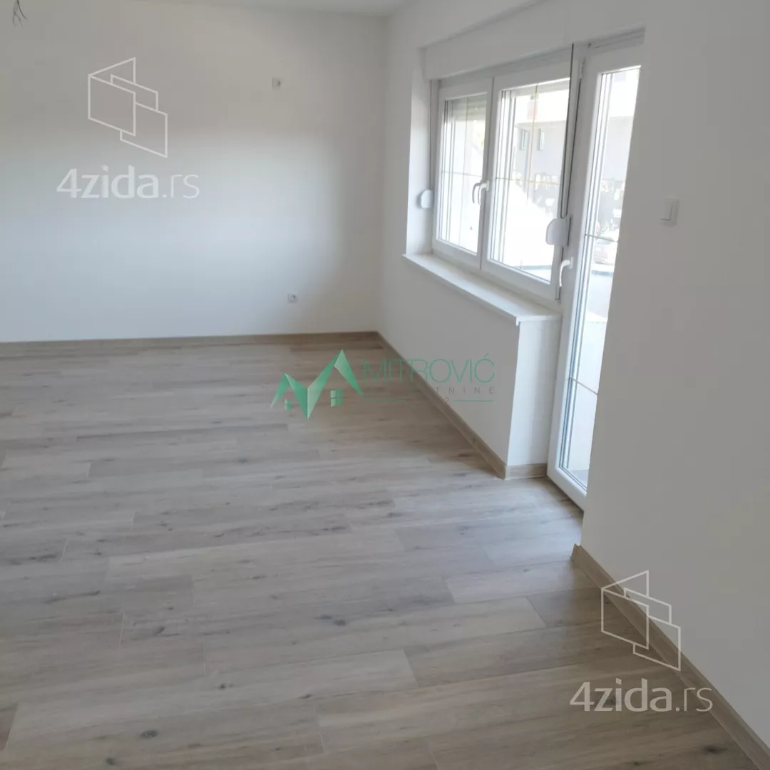 Šestosoban stan | 4zida