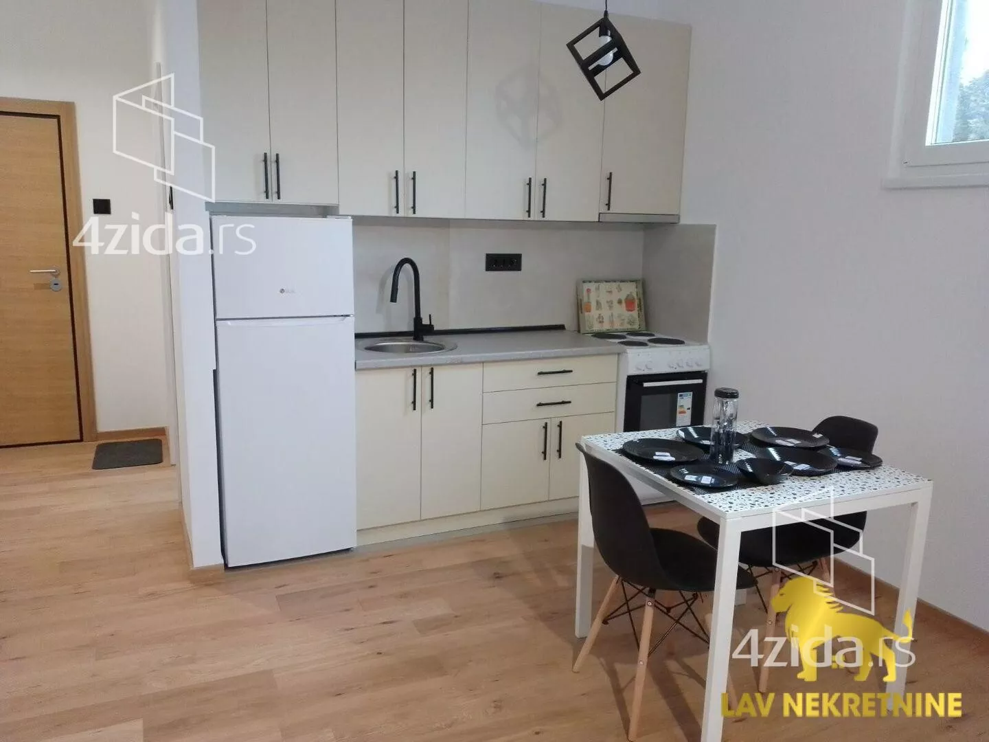 Jednoiposoban stan | 4zida