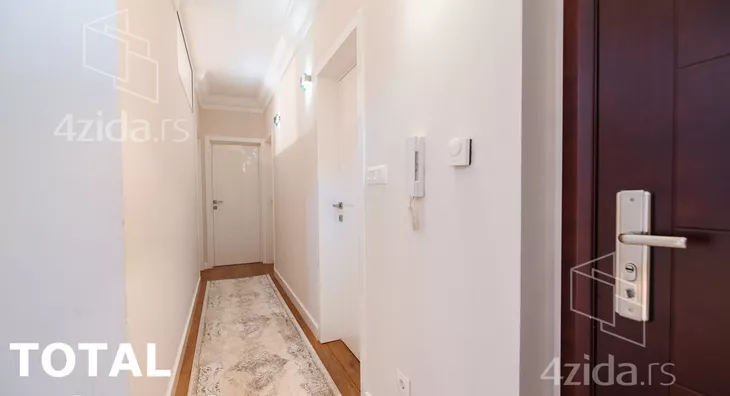 Šestosoban stan | 4zida