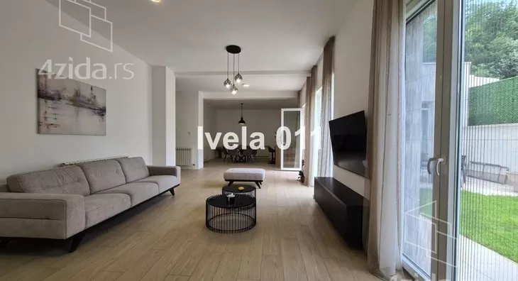 Šestosoban stan | 4zida