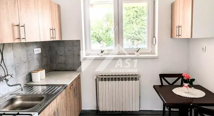 Poslovna zgrada | 4zida