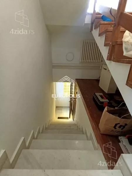 5-etažna kuća | 4zida