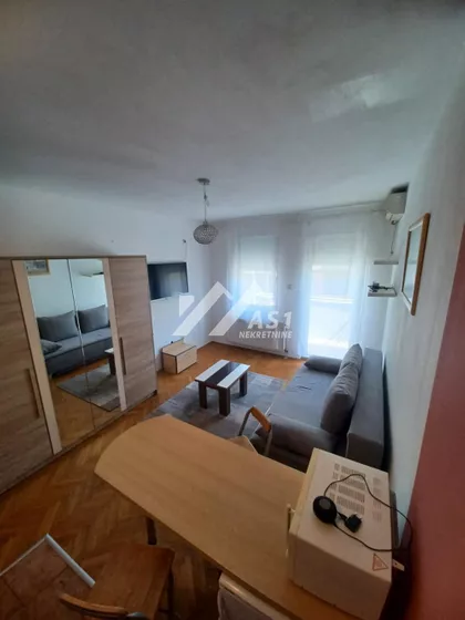 Petra Drapšina | 4zida.rs