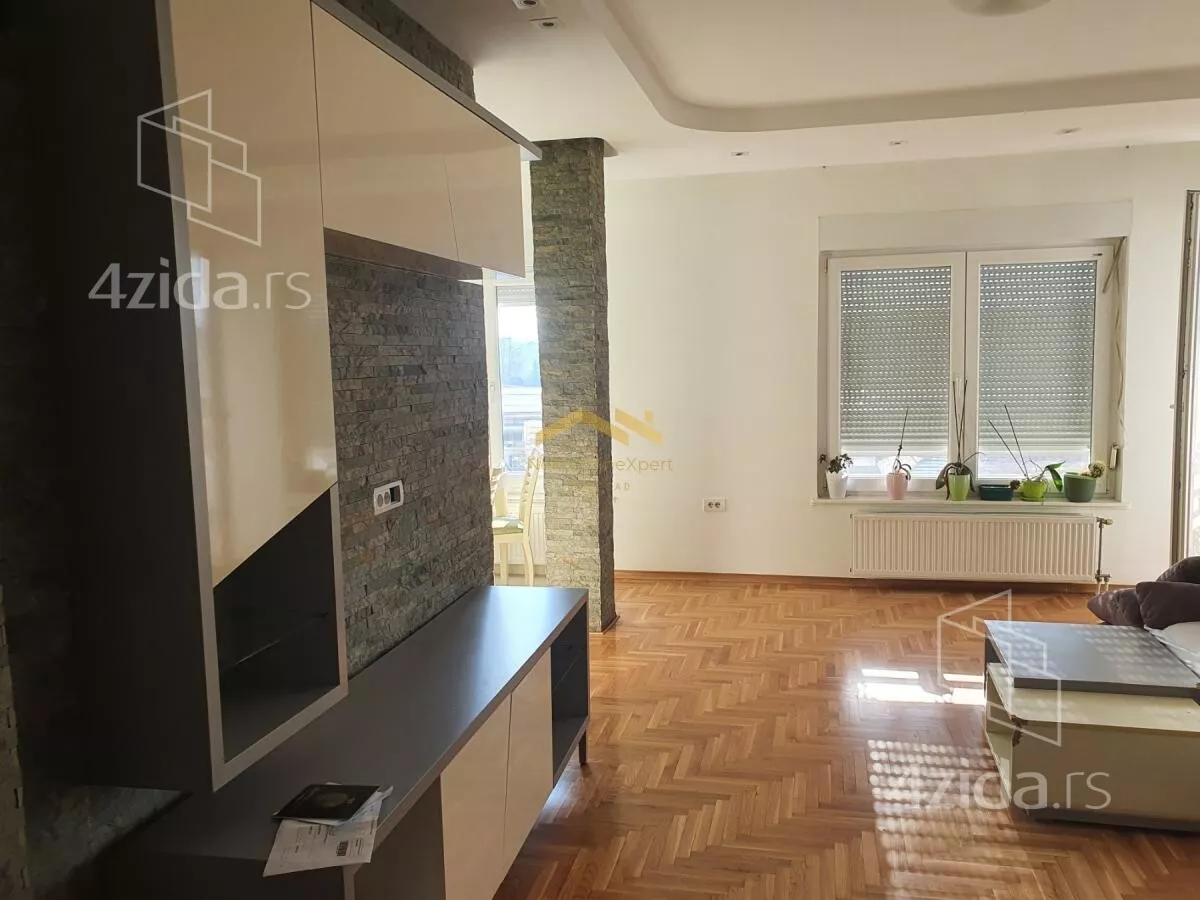 Šestosoban stan | 4zida