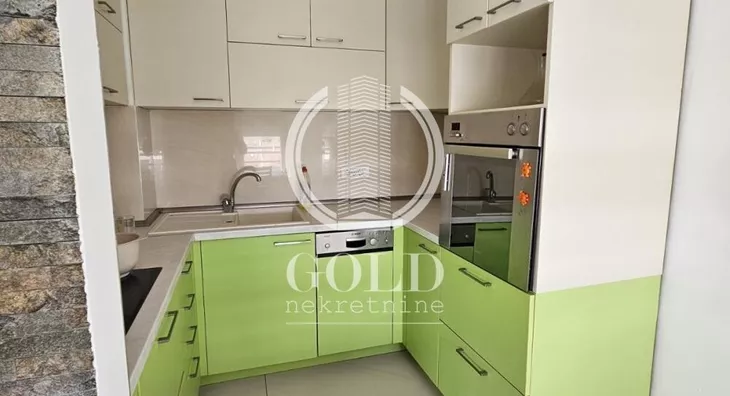 Šestosoban stan | 4zida