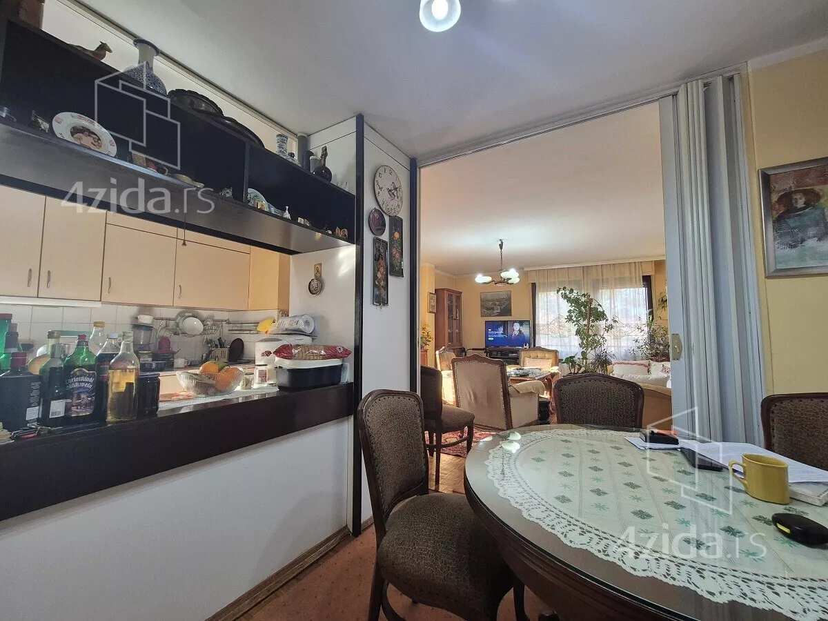 Četvoroiposoban stan | 4zida