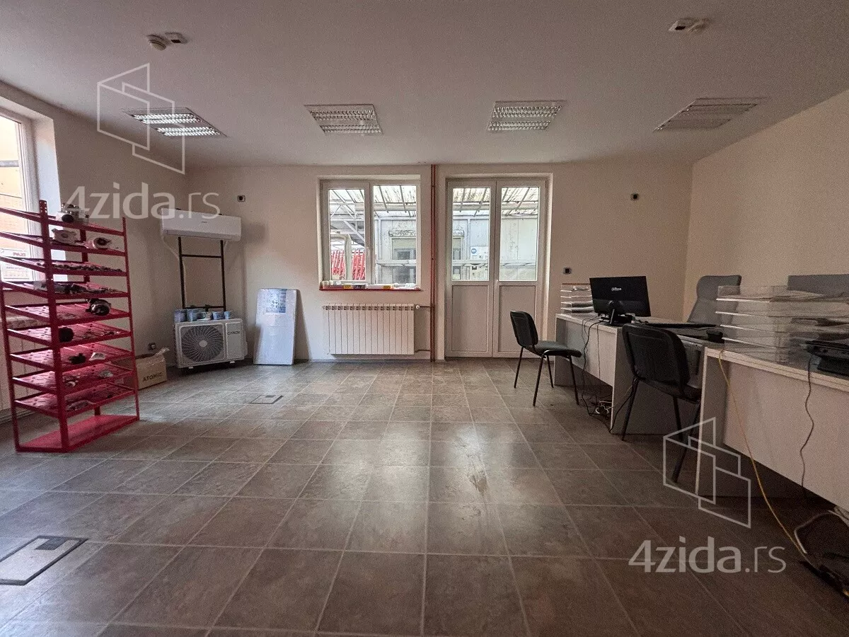 Poslovna zgrada | 4zida