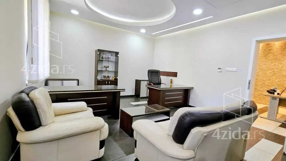 Poslovna zgrada | 4zida