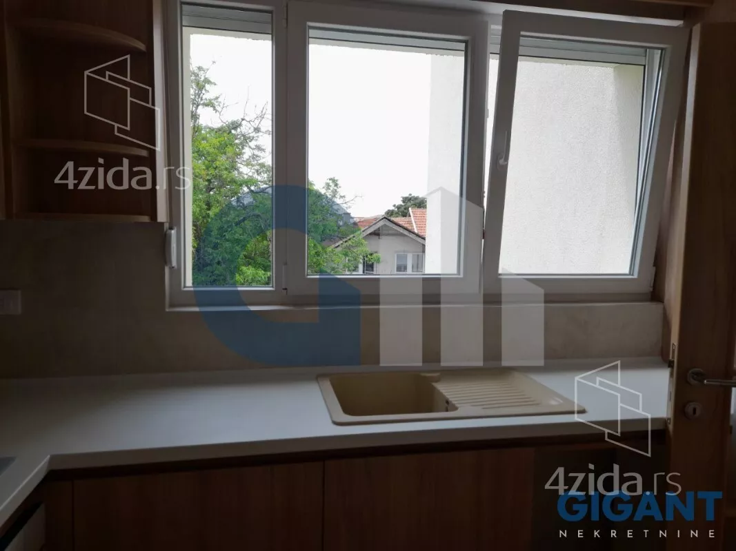 Četvoroiposoban stan | 4zida