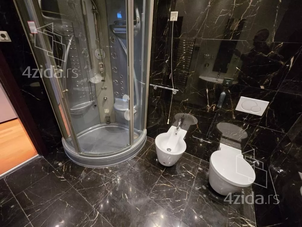 Šestosoban stan | 4zida