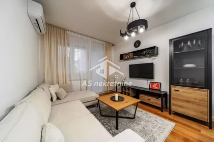 Vukov Spomenik | 4zida.rs