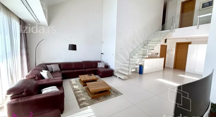 Sedmosoban stan | 4zida