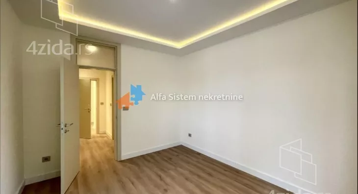 Poslovna zgrada | 4zida