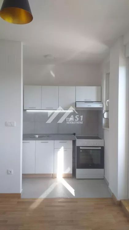 Ljubana Jednaka | 4zida.rs