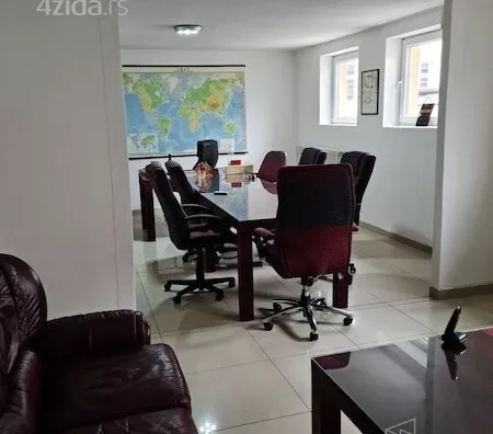 Poslovna zgrada | 4zida