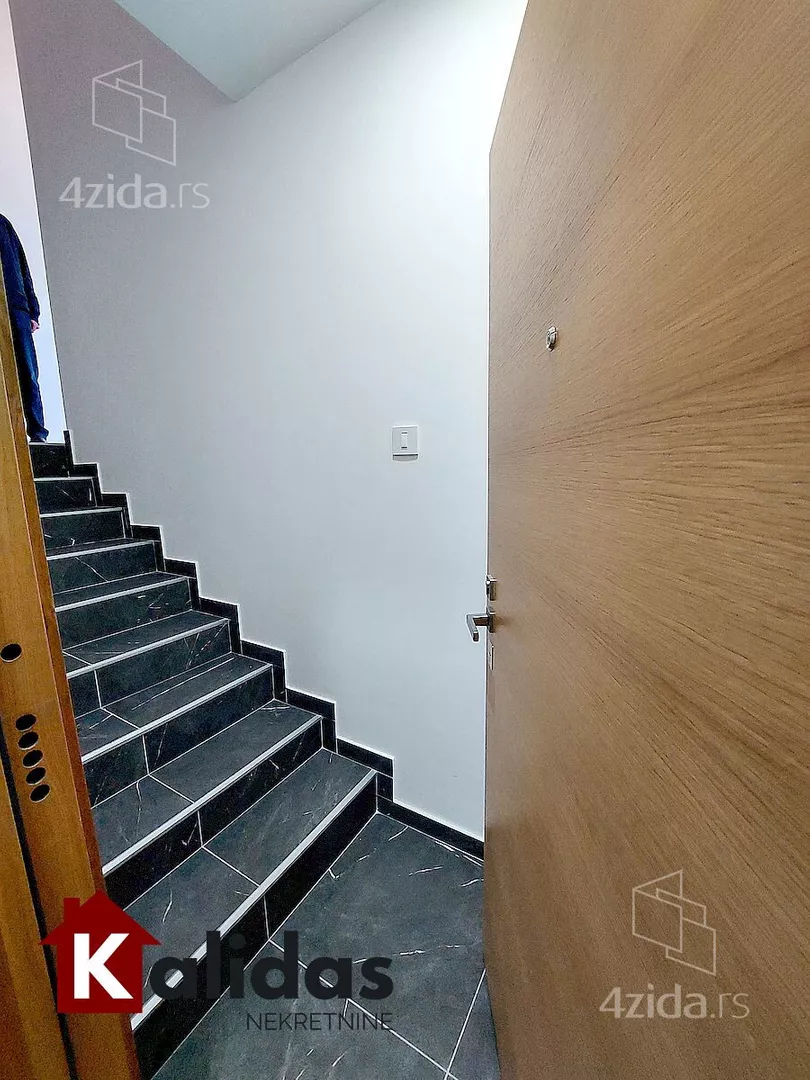 Petosoban stan | 4zida