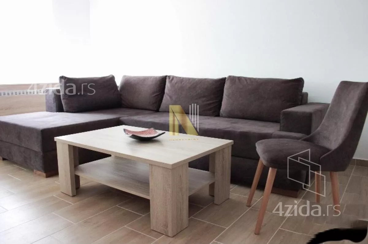 Poslovna zgrada | 4zida