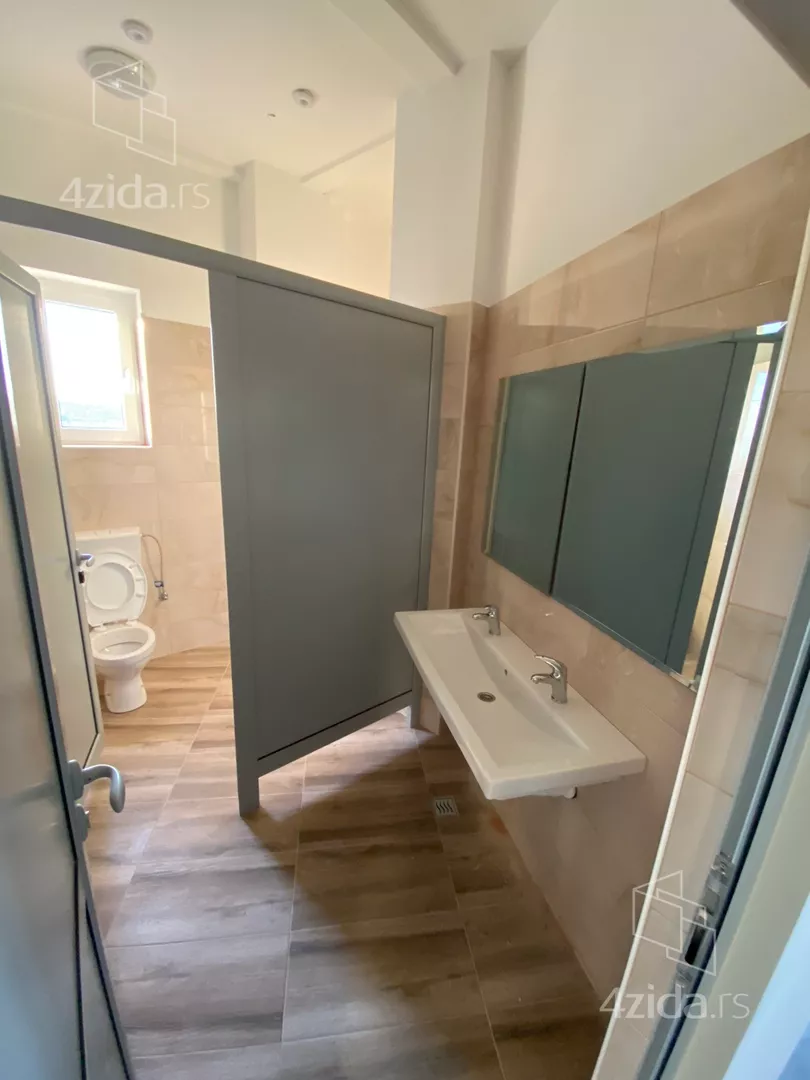 Poslovna zgrada | 4zida