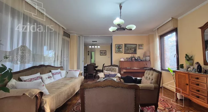 Četvoroiposoban stan | 4zida