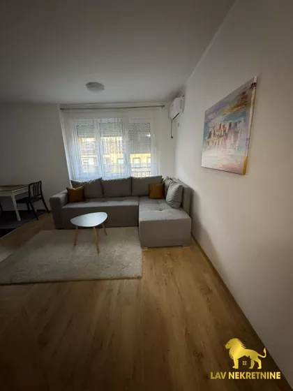 ŽELEZNIČKA | 4zida.rs