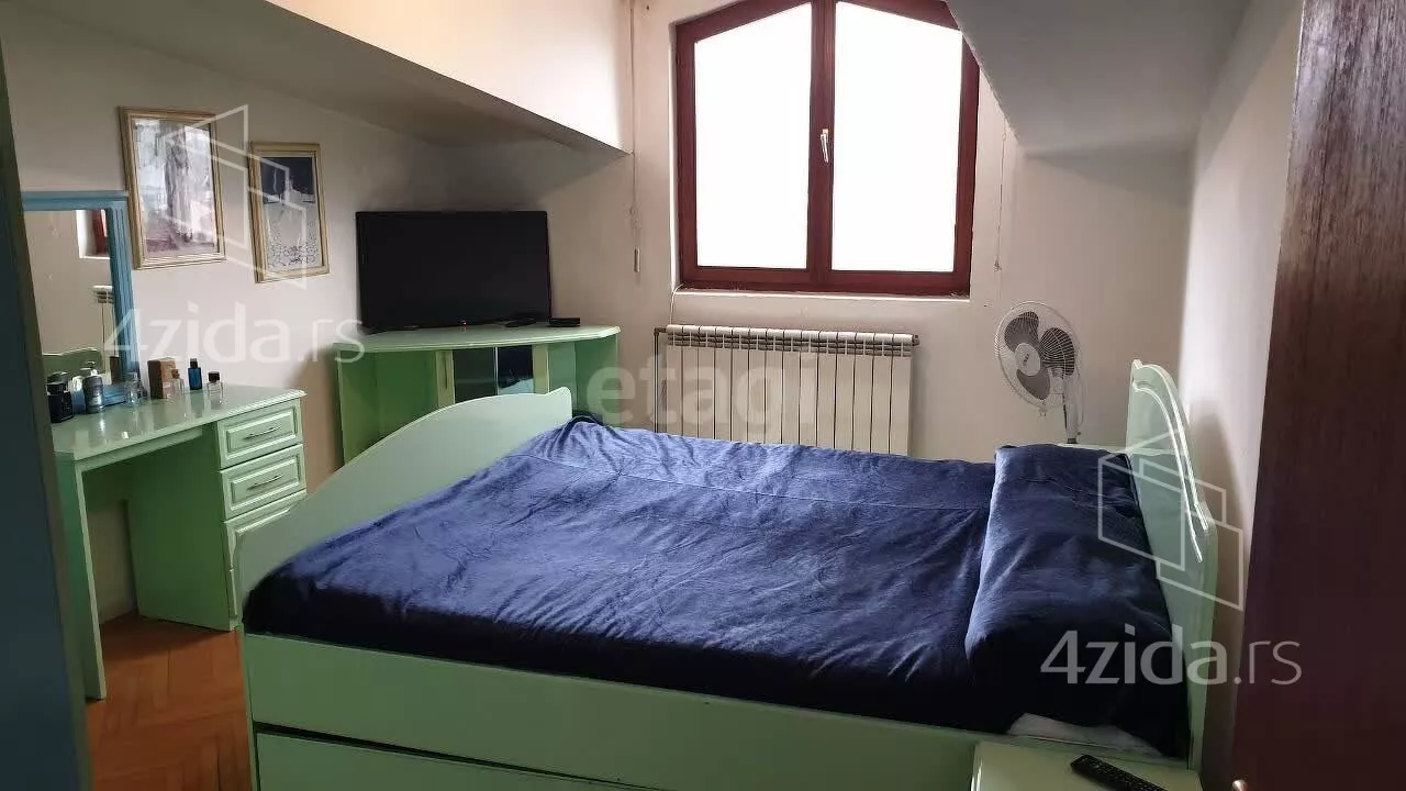 Šestosoban stan | 4zida