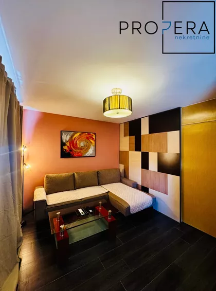 Nade Tomić | 4zida.rs