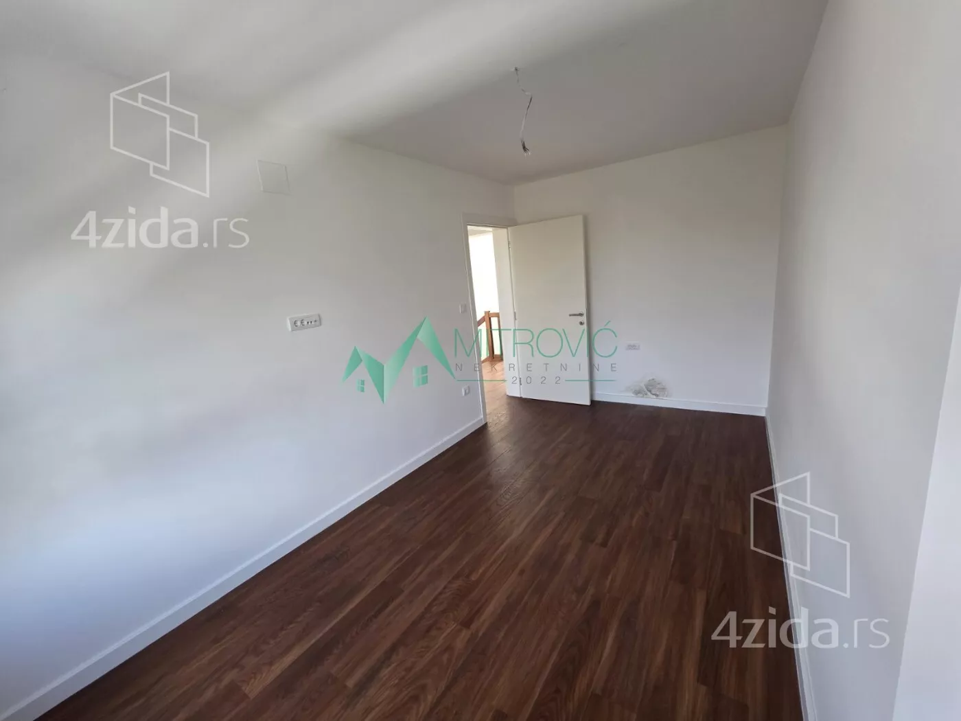 Šestosoban stan | 4zida