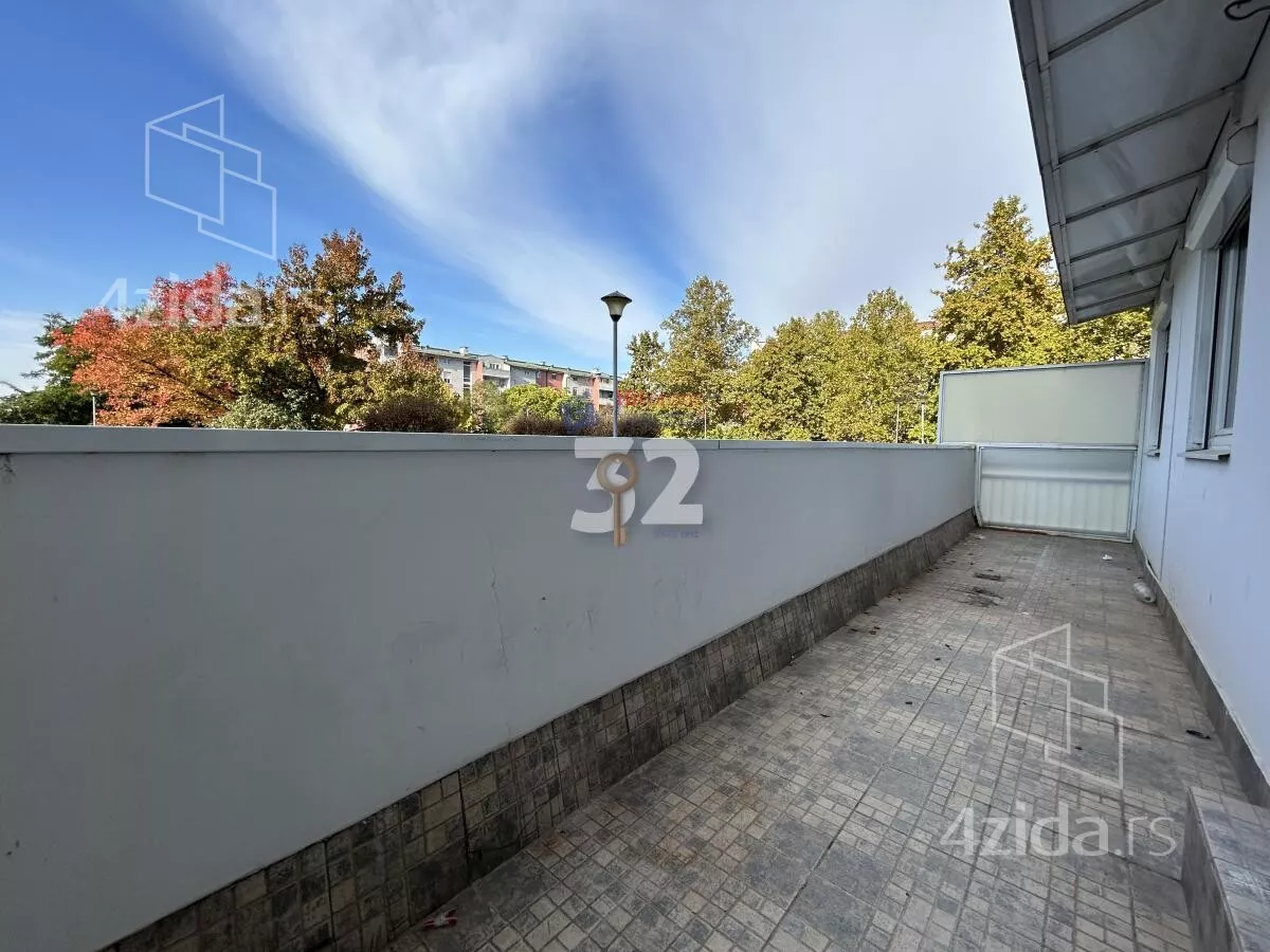 Četvoroiposoban stan | 4zida