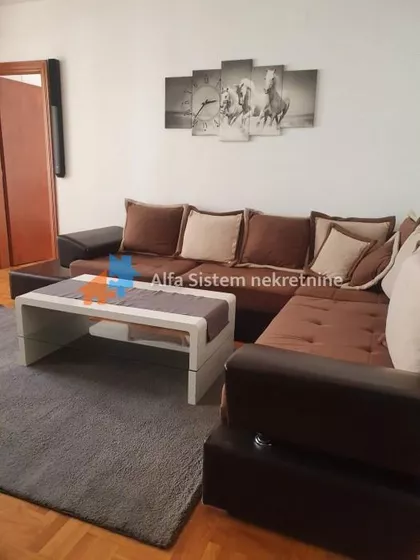 Crveni Krst Vračar | 4zida.rs