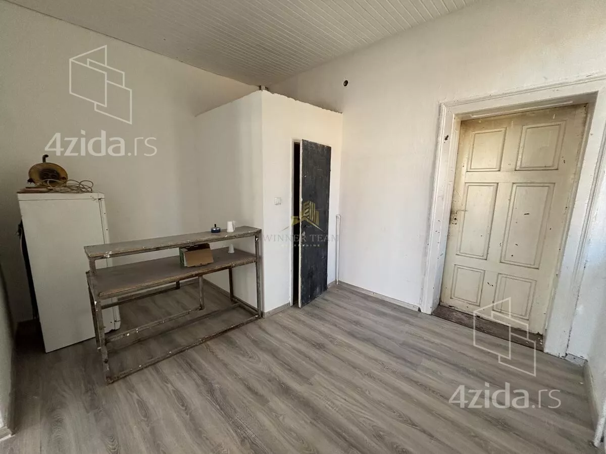 Lokal | 4zida