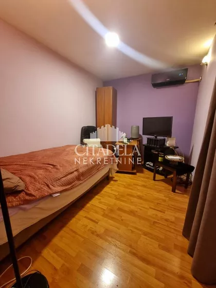 Crnogorska | 4zida.rs