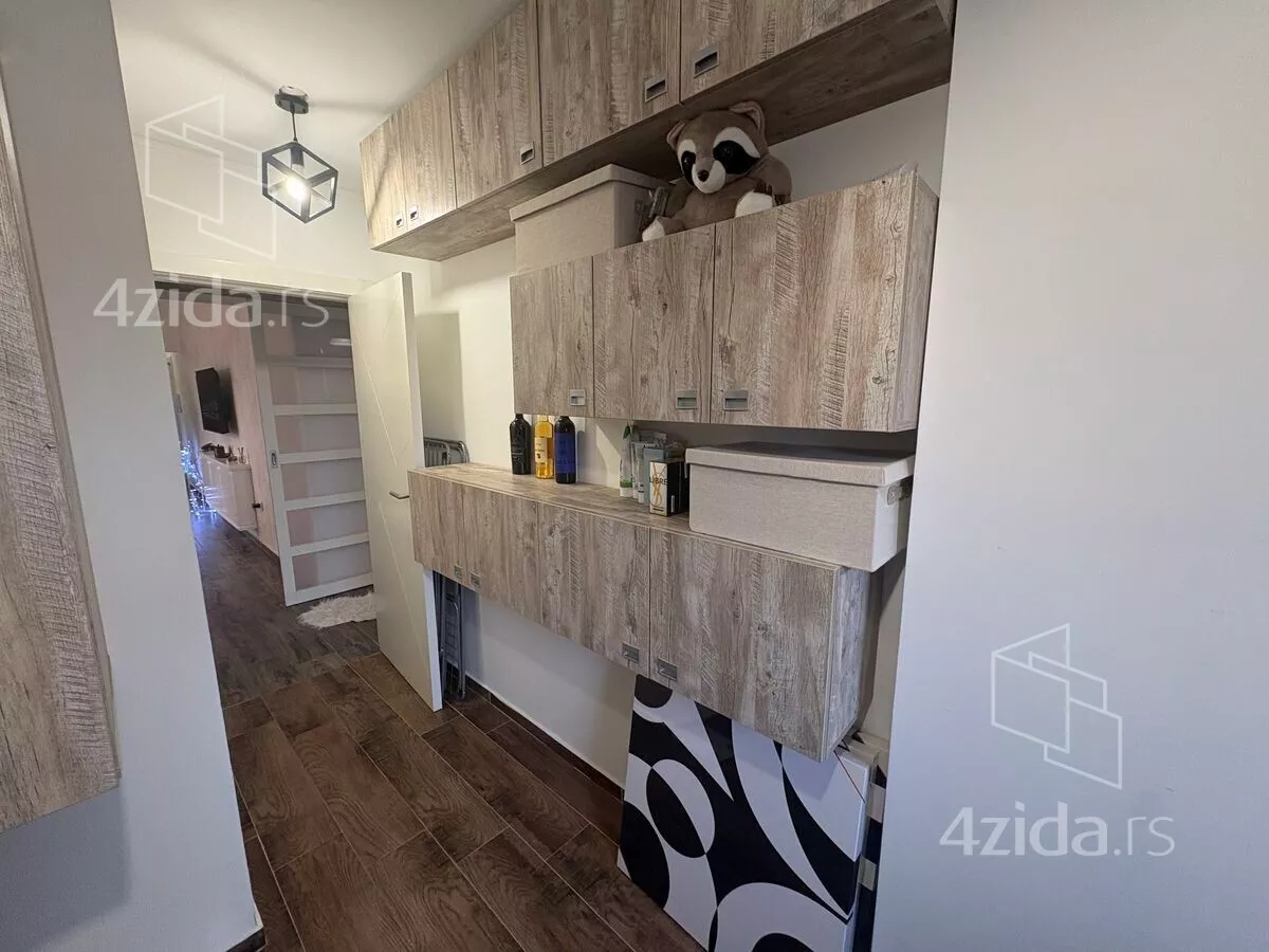 Petosoban stan | 4zida