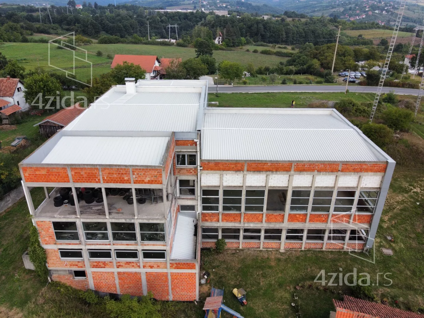 Poslovna zgrada | 4zida