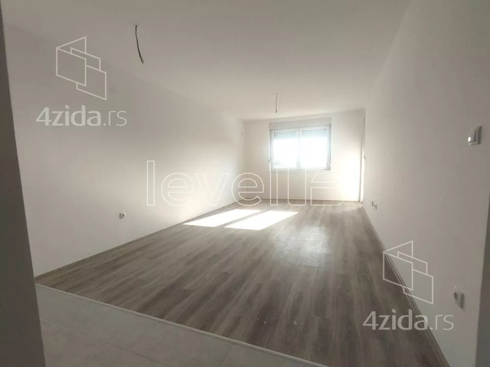 Šestosoban stan | 4zida