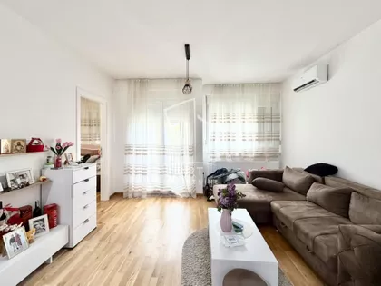 Ivana Milutinovića | 4zida.rs