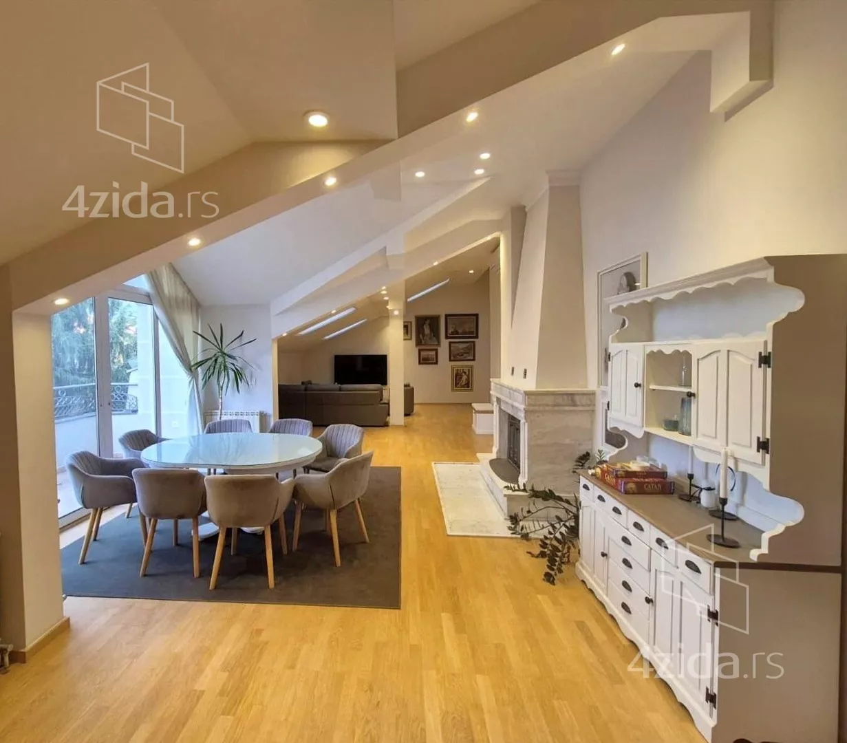 Četvoroiposoban stan | 4zida