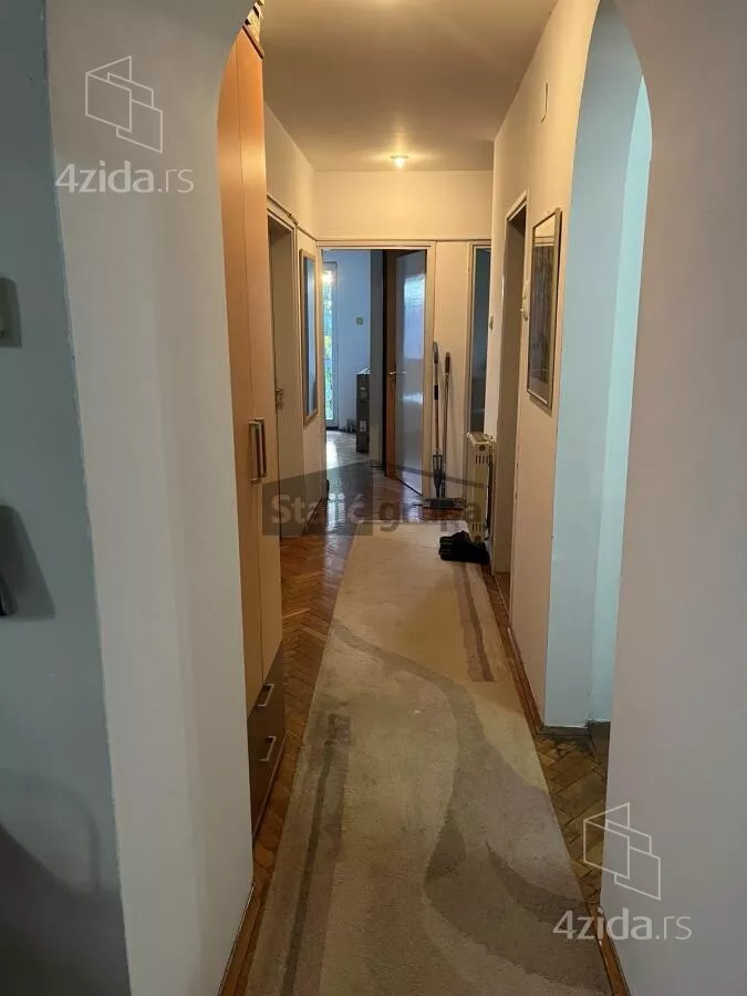 Troiposoban stan | 4zida